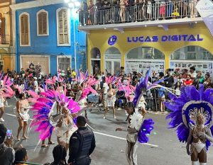 carnaval in Mindelo op straat