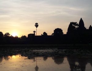 zonsopkomst bij ankor wat in cambodja