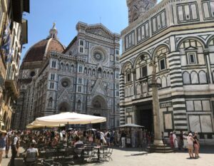 Iconisch gebouw in Florence met terras