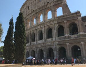 colosseum in italie met wachtrij