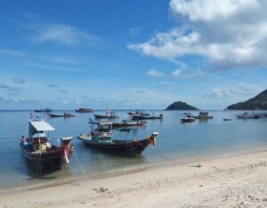 Thaise bootjes in de zee