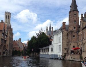 in een bootje in Brugge