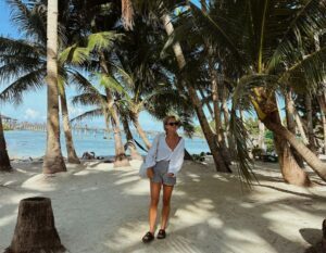 Myra op het strand in de Filipijnen