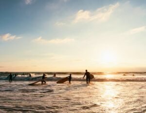 surfen met zonsondergang