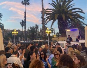 feestje op straat in Barcelona