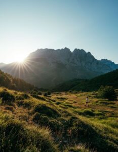 bergen met ondergaande zon in Picos de Europa