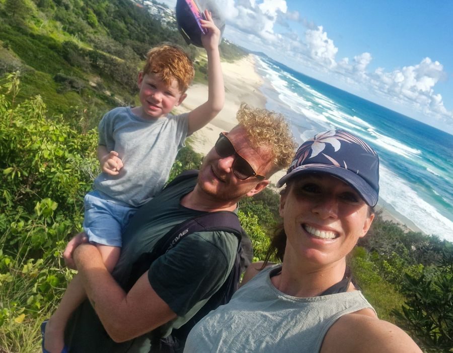 Annika en gezin tijdens sabbatical op het strand