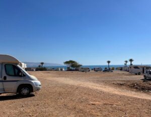 vanlife in Marokko bij het strand met de camper