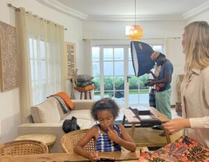 gezin van Mignon in huiskamer