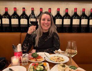 uit eten bij il bacaro met tafel vol eten en wijn