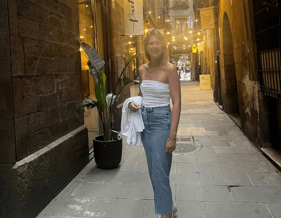 zoe in spanish alley