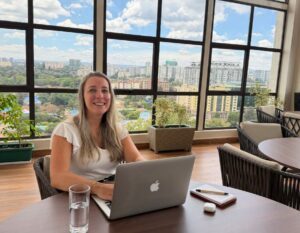 remote werken met uitzicht op skyline nairobi