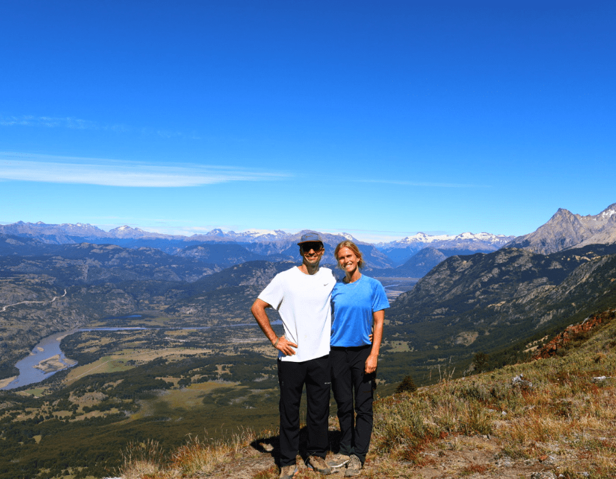 sacha samen met vriend in de bergen