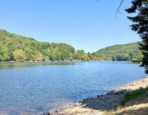 uitzicht op de Obersee in eifel regio duitsland